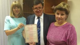 Елена Гнётова информрует предпринимателей о изменении федерального законодательства при получении лицензии на розничную торговлю алкогольной продукцией.